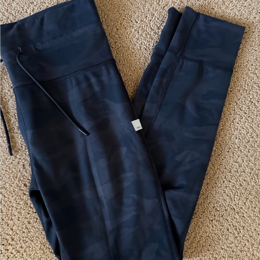 Vuori Daily Black Camo Leggings Sz M